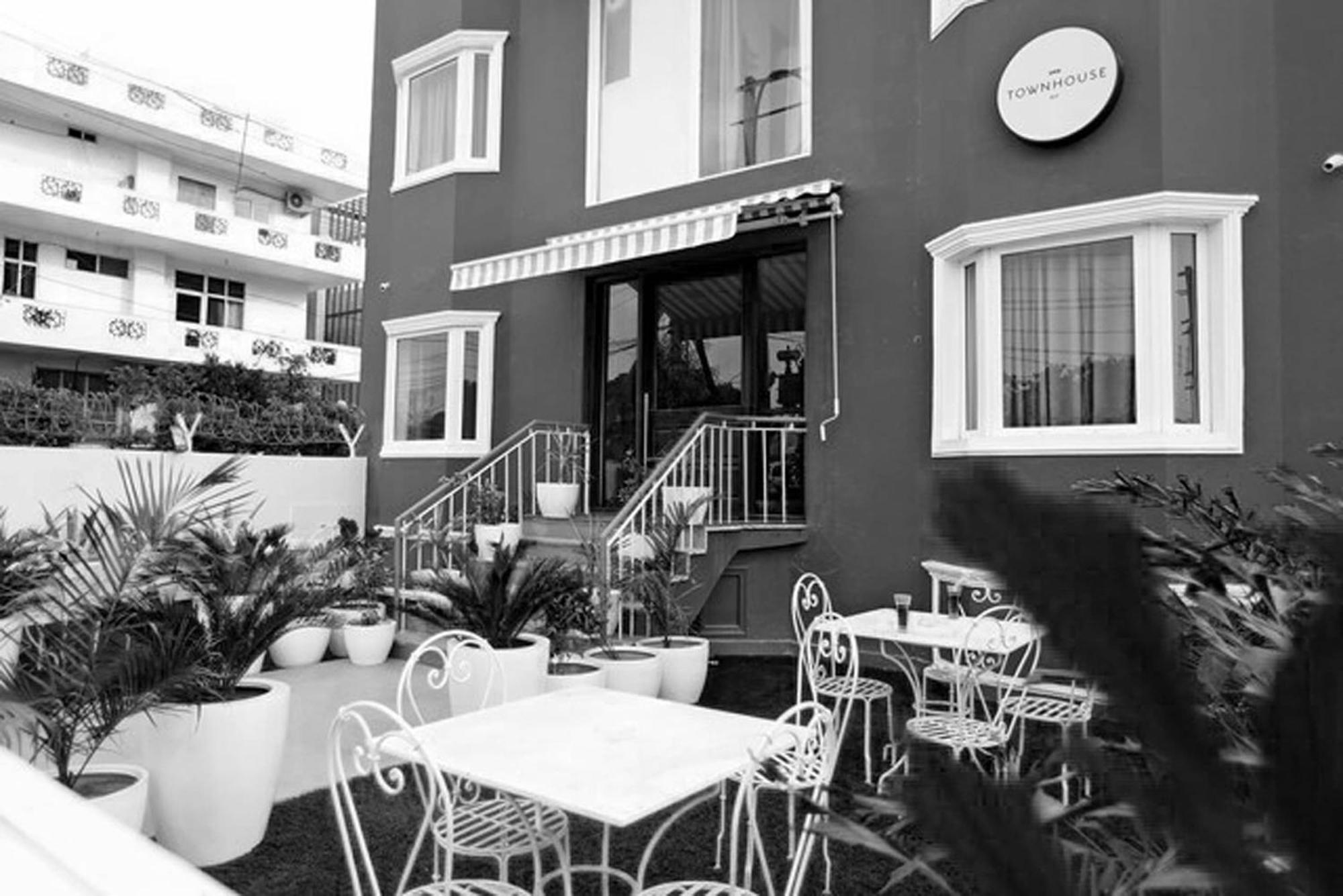 Oyo Townhouse 17 Huda City Center Near Leisure Valley Park Gurgáon Kültér fotó