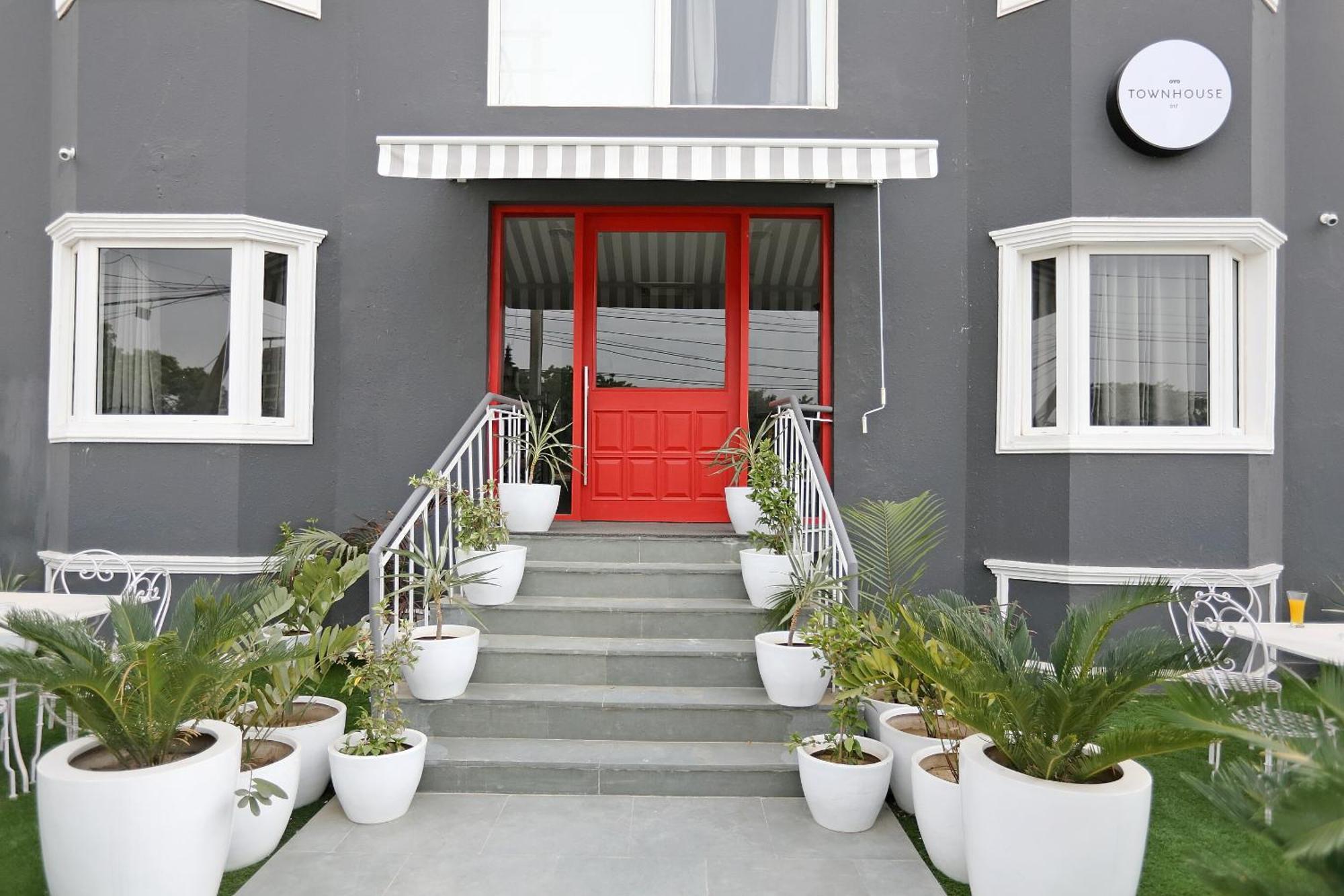 Oyo Townhouse 17 Huda City Center Near Leisure Valley Park Gurgáon Kültér fotó
